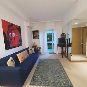  Appartement In Mc Center, 5min Walk To Casino & The Port And 1min From Underground Train Station